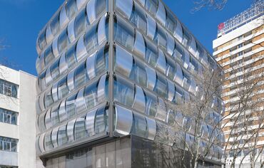 ConceptWall 50 Muros cortina y ConceptSystem 68 Puertas - Office building Blue building situado en Madrid, España